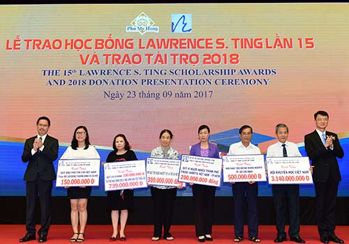8,46 tỉ đồng được trao tặng tại lễ trao học bổng Lawrence S. Ting lần thứ 15 - Ảnh 3. 8,46 tỉ đồng được trao tặng tại lễ trao học bổng Lawrence S. Ting lần thứ 15 - Ảnh 3.