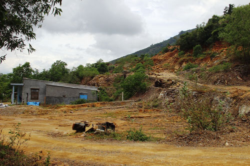 Núi ở xã Vĩnh Phương bị biến dạng vì nạn khai thác trái phép