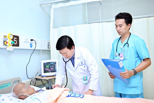 Hiểm họa chữa bệnh kiểu phước chủ may thầy - Ảnh 1. Hiểm họa chữa bệnh kiểu phước chủ may thầy - Ảnh 1.