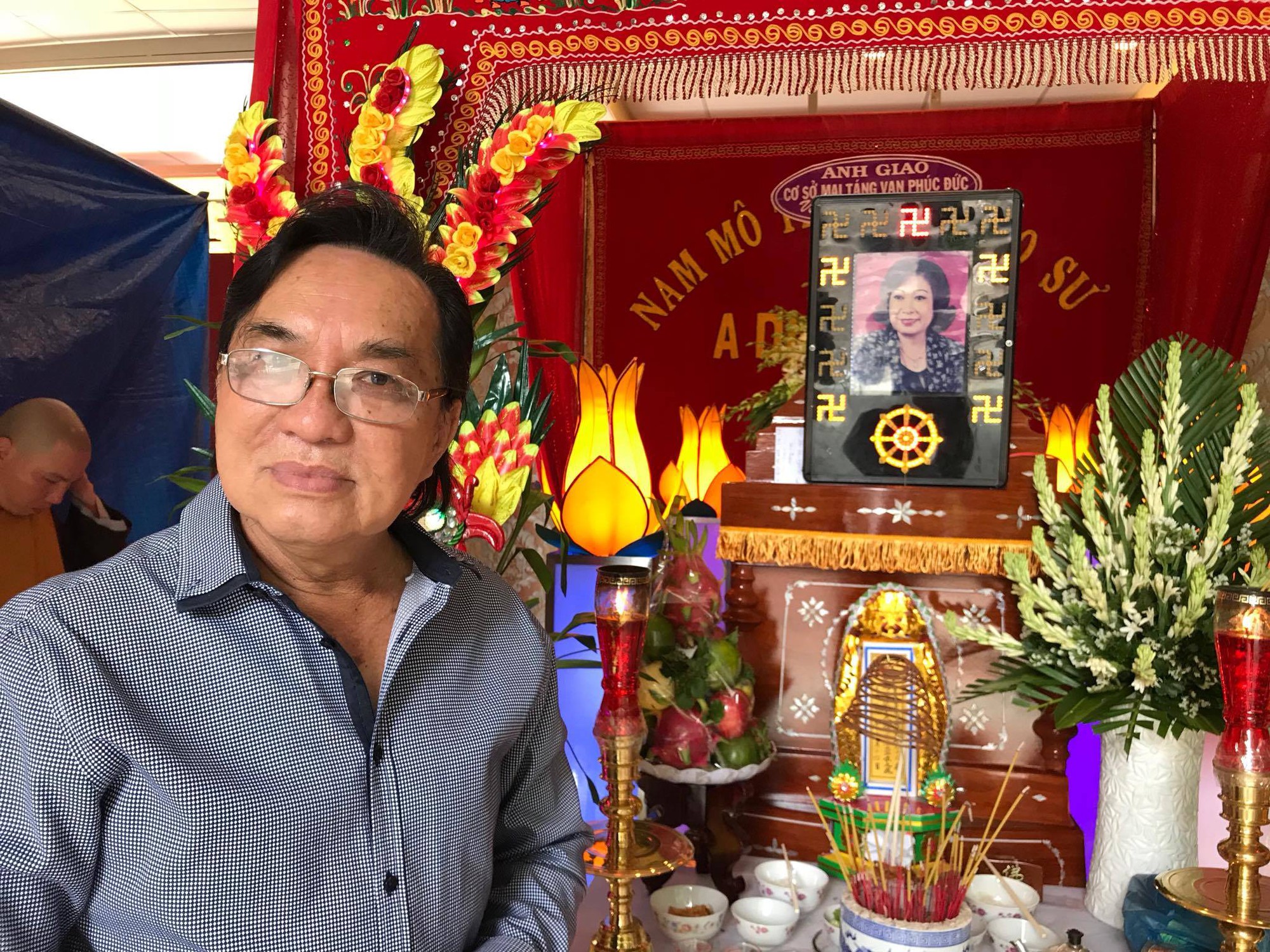 Đông nghệ sĩ đưa tiễn NSƯT Ngọc Hương về nơi an nghỉ cuối cùng - Ảnh 4. Đông nghệ sĩ đưa tiễn NSƯT Ngọc Hương về nơi an nghỉ cuối cùng - Ảnh 4.