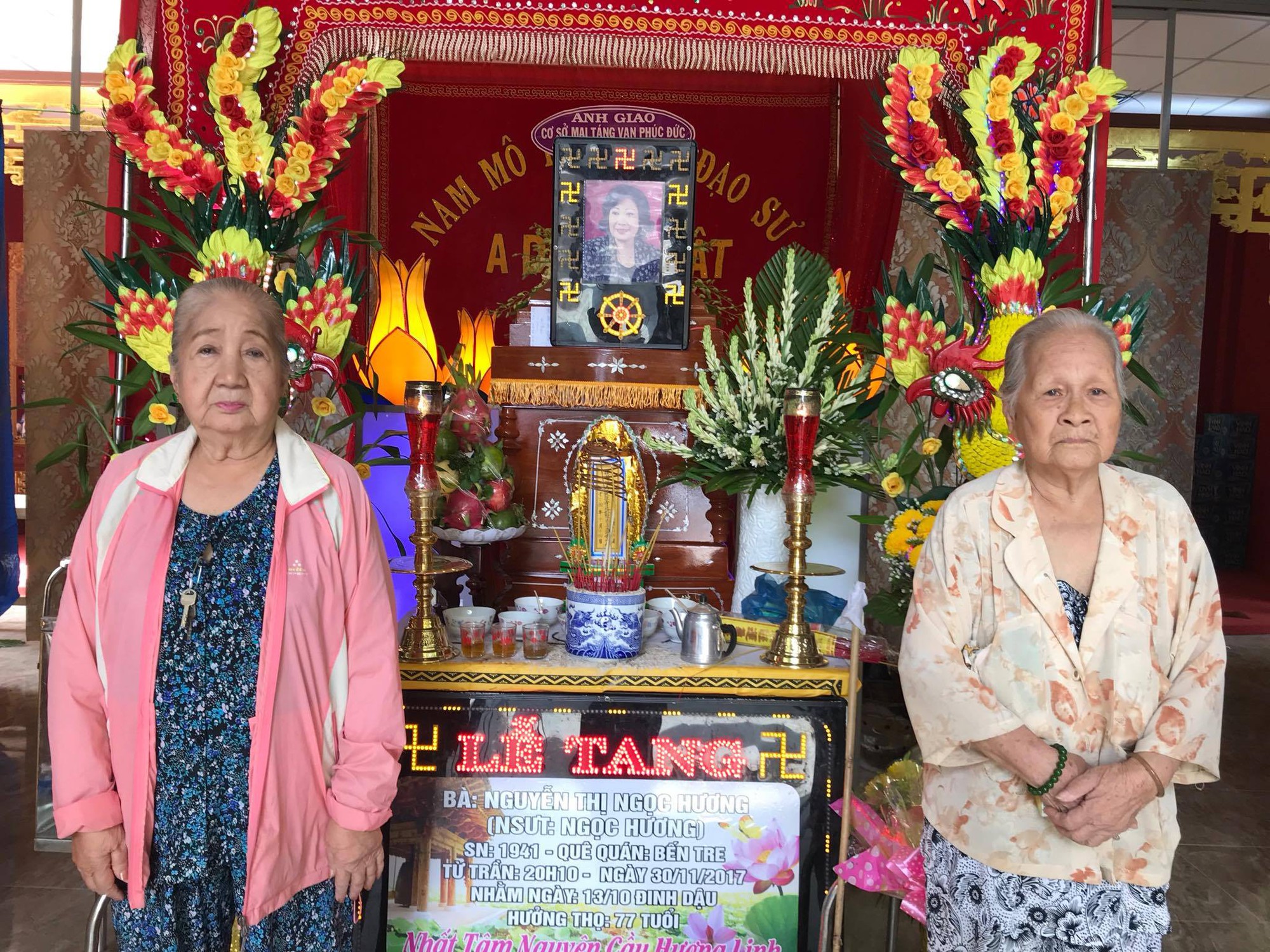 Đông nghệ sĩ đưa tiễn NSƯT Ngọc Hương về nơi an nghỉ cuối cùng - Ảnh 2. Đông nghệ sĩ đưa tiễn NSƯT Ngọc Hương về nơi an nghỉ cuối cùng - Ảnh 2.