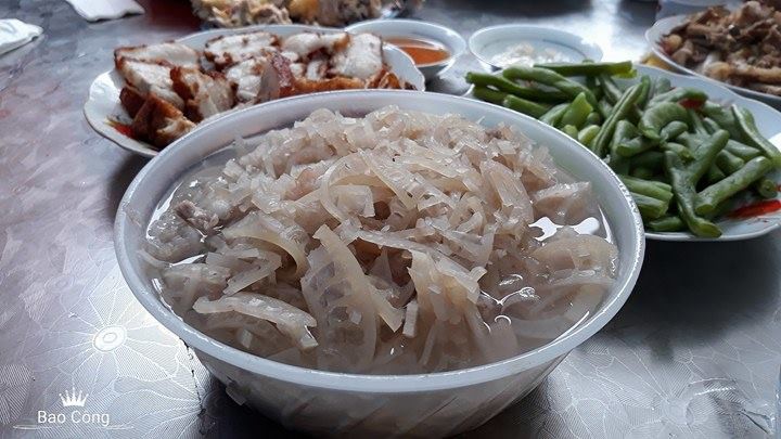 Ăn thân chuối hầm xương trong... đám tang! - Ảnh 4. Ăn thân chuối hầm xương trong... đám tang! - Ảnh 4.