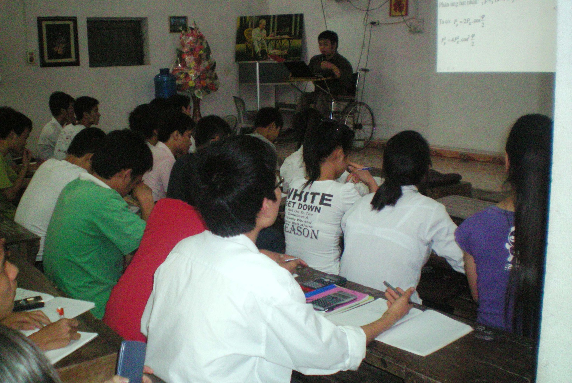 Người thầy của trẻ em nghèo xứ Thanh - Ảnh 1. Người thầy của trẻ em nghèo xứ Thanh - Ảnh 1.