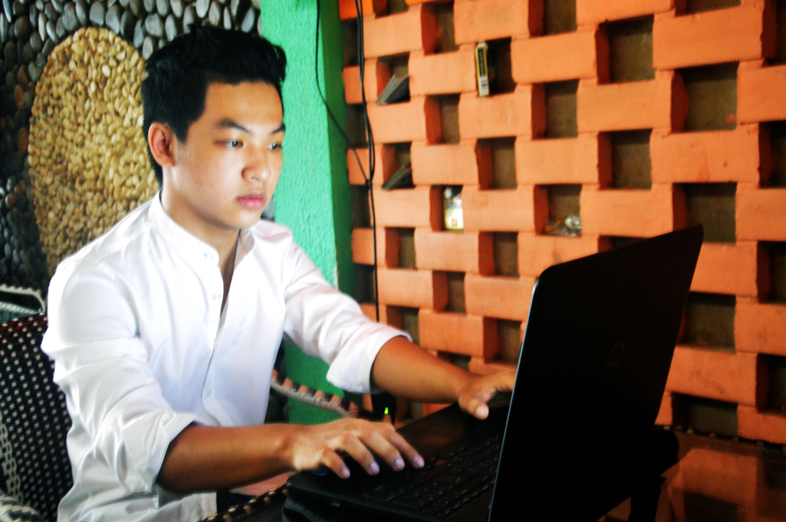 Chàng trai chuyên Anh đạt điểm 10 ngữ văn - Ảnh 1. Chàng trai chuyên Anh đạt điểm 10 ngữ văn - Ảnh 1.