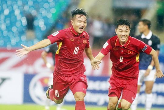 BXH FIFA tháng 10: Việt Nam bỏ xa Thái Lan 17 bậc - Ảnh 1.