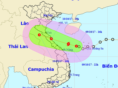 Bão đổ bộ vào Hà Tĩnh - Quảng Trị, cảnh báo mưa lớn - Ảnh 1.