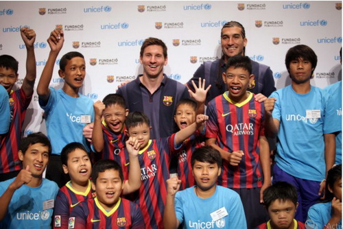 Messi thăm trẻ em khuyết tật ở Bangkok