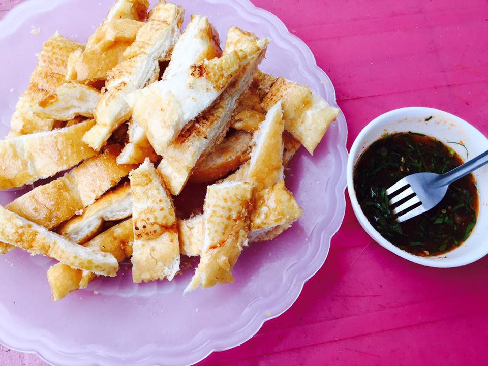 Chỉ là bánh mì thôi nhưng ăn ở Lạng Sơn khác đấy! - Ảnh 1. Chỉ là bánh mì thôi nhưng ăn ở Lạng Sơn khác đấy! - Ảnh 1.