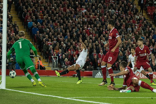 Công làm thủ phá, Liverpool mất thắng ở Anfield - Ảnh 2.