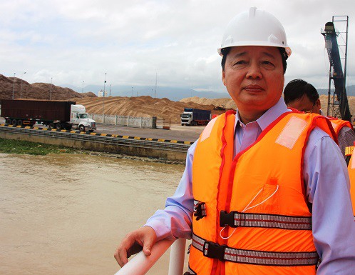 Bộ trưởng TN-MT lên tiếng về vụ nhận chìm bùn thải xuống biển Quy Nhơn - Ảnh 1.