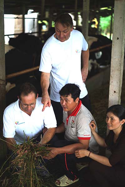 Nông dân chăn nuôi bò sữa được học hỏi kinh nghiệm nước ngoài - Ảnh 2.