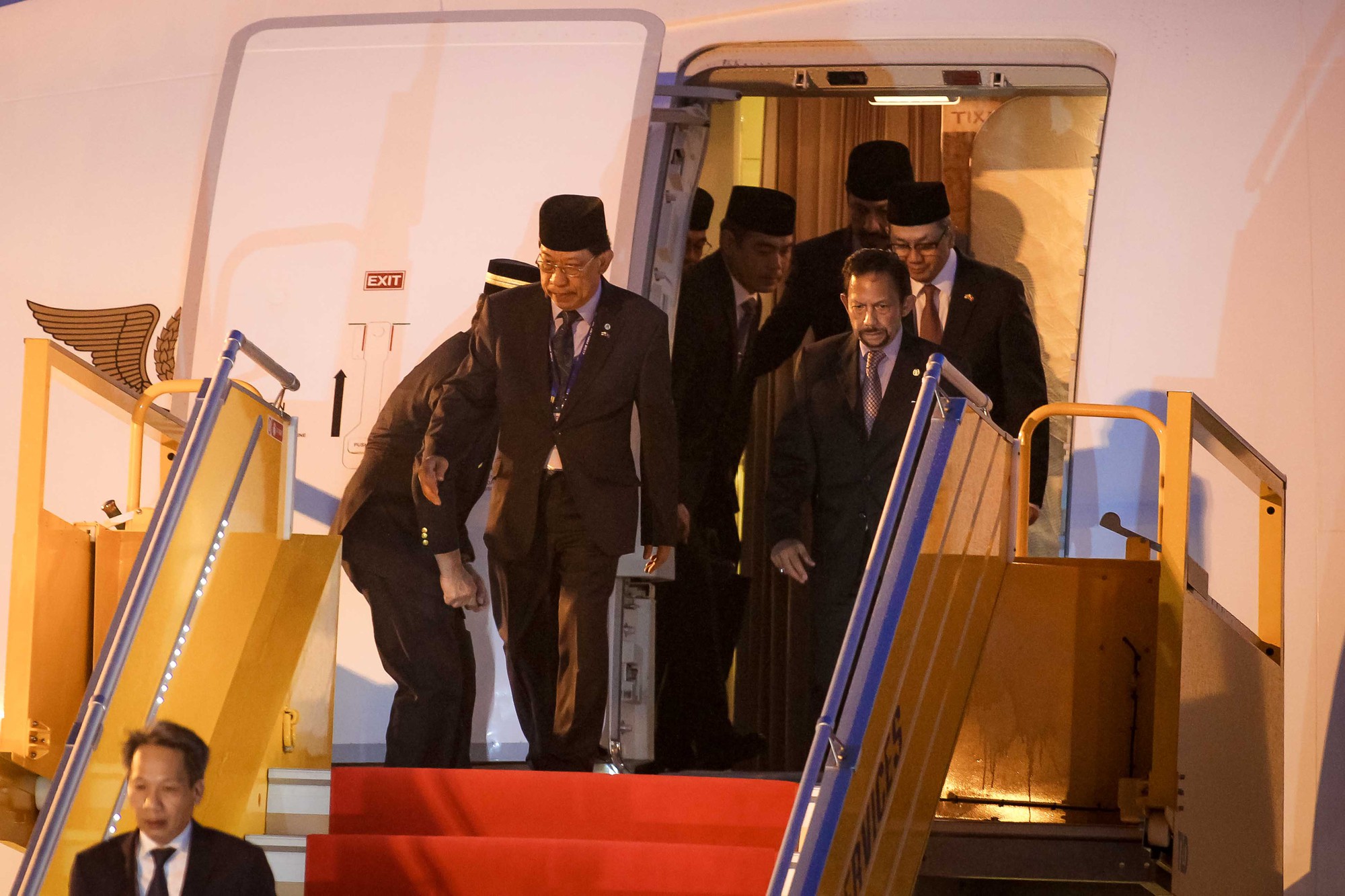 Vua Brunei tự lái chuyên cơ tới Đà Nẵng - Ảnh 5.