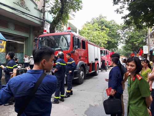 Cháy cửa hàng bánh cuốn, giò chả, 3 người bị bỏng - Ảnh 2.