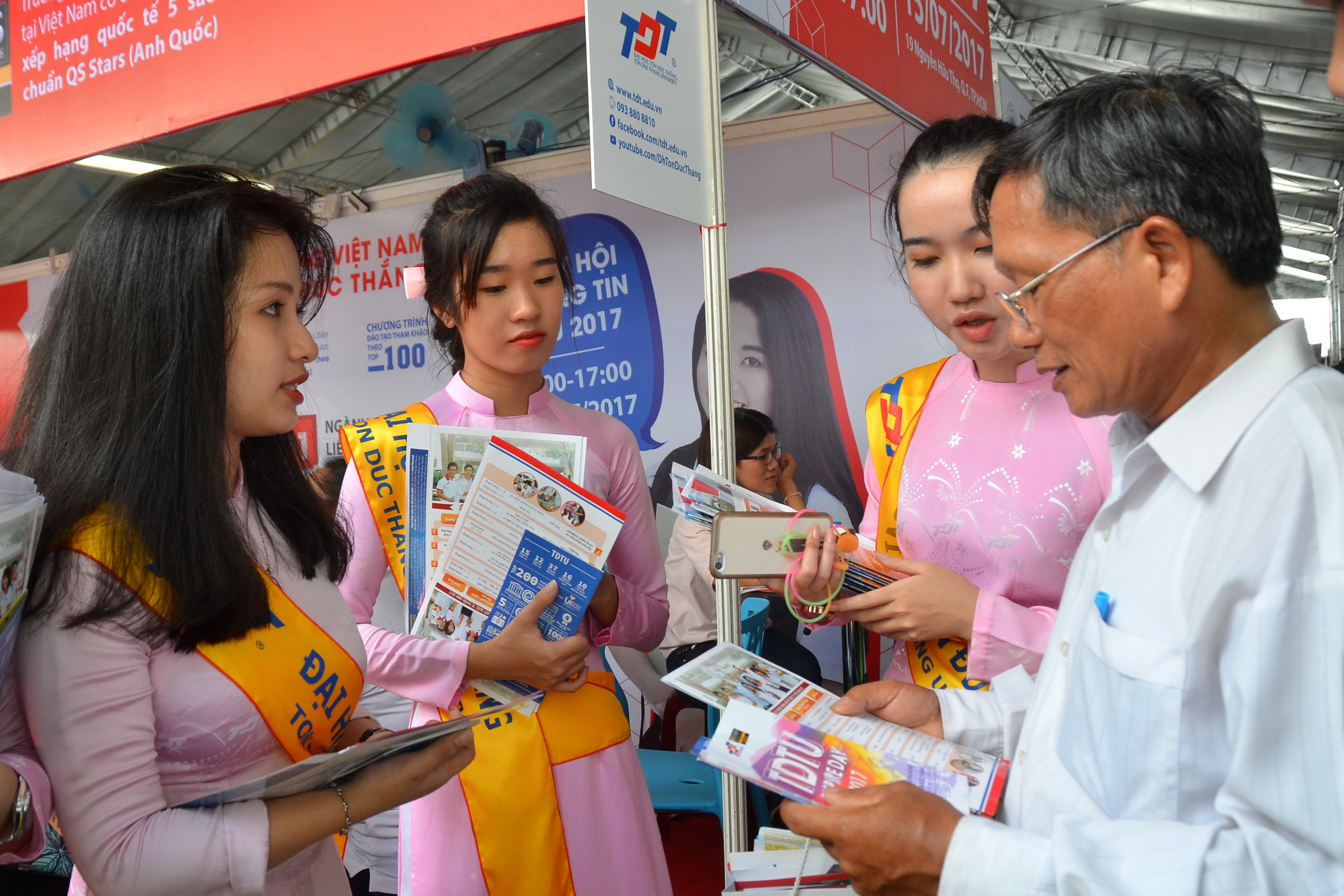 Điểm sàn tăng dù thế không còn tổng trị giá - Ảnh 1. Điểm sàn tăng thế nhưng không còn giá trị ý nghĩa - Ảnh 1.