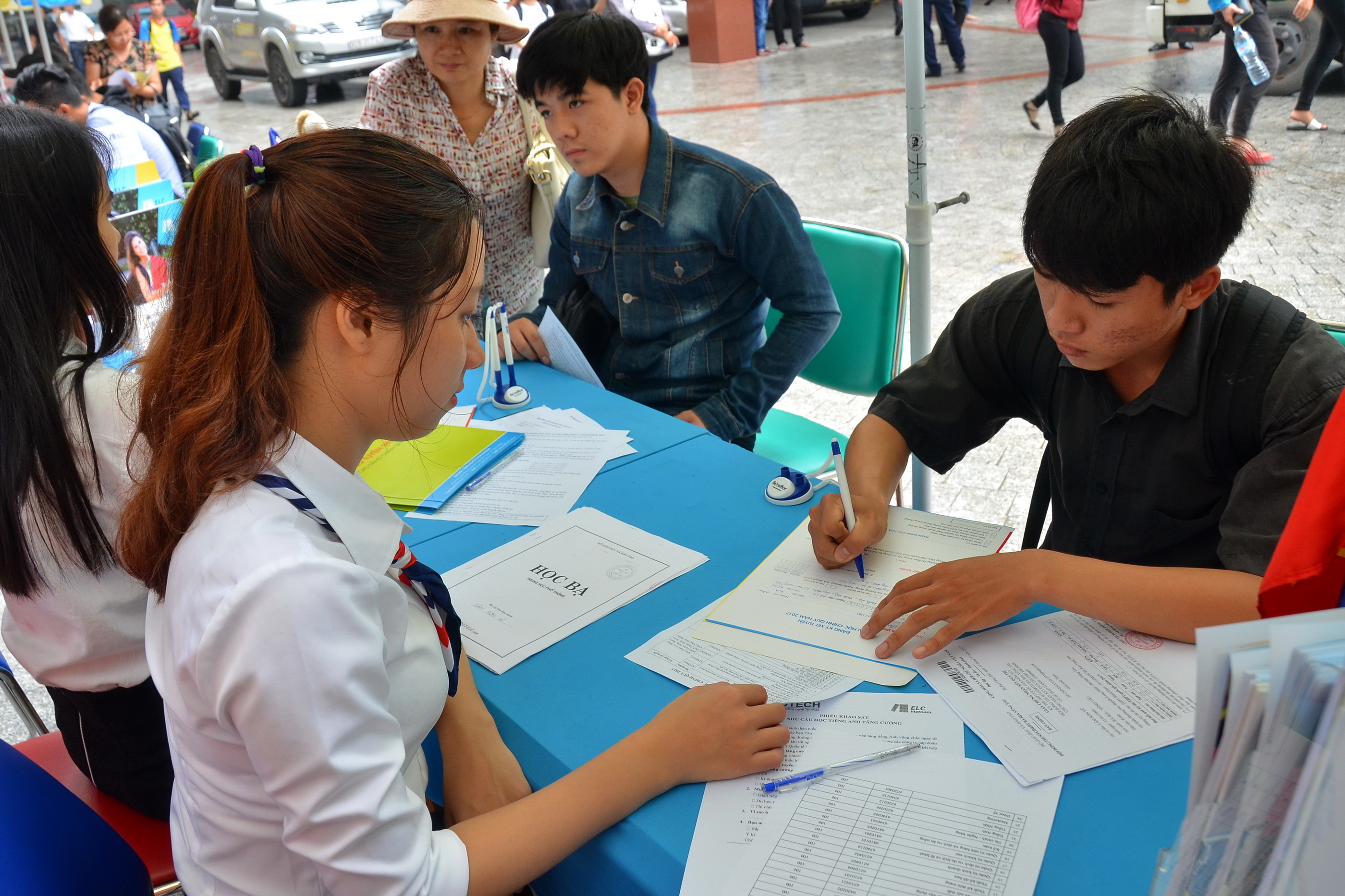 Thoi thóp vì cạn thí sinh - Ảnh 1. Thoi thóp vì cạn thí sinh - Ảnh 1.