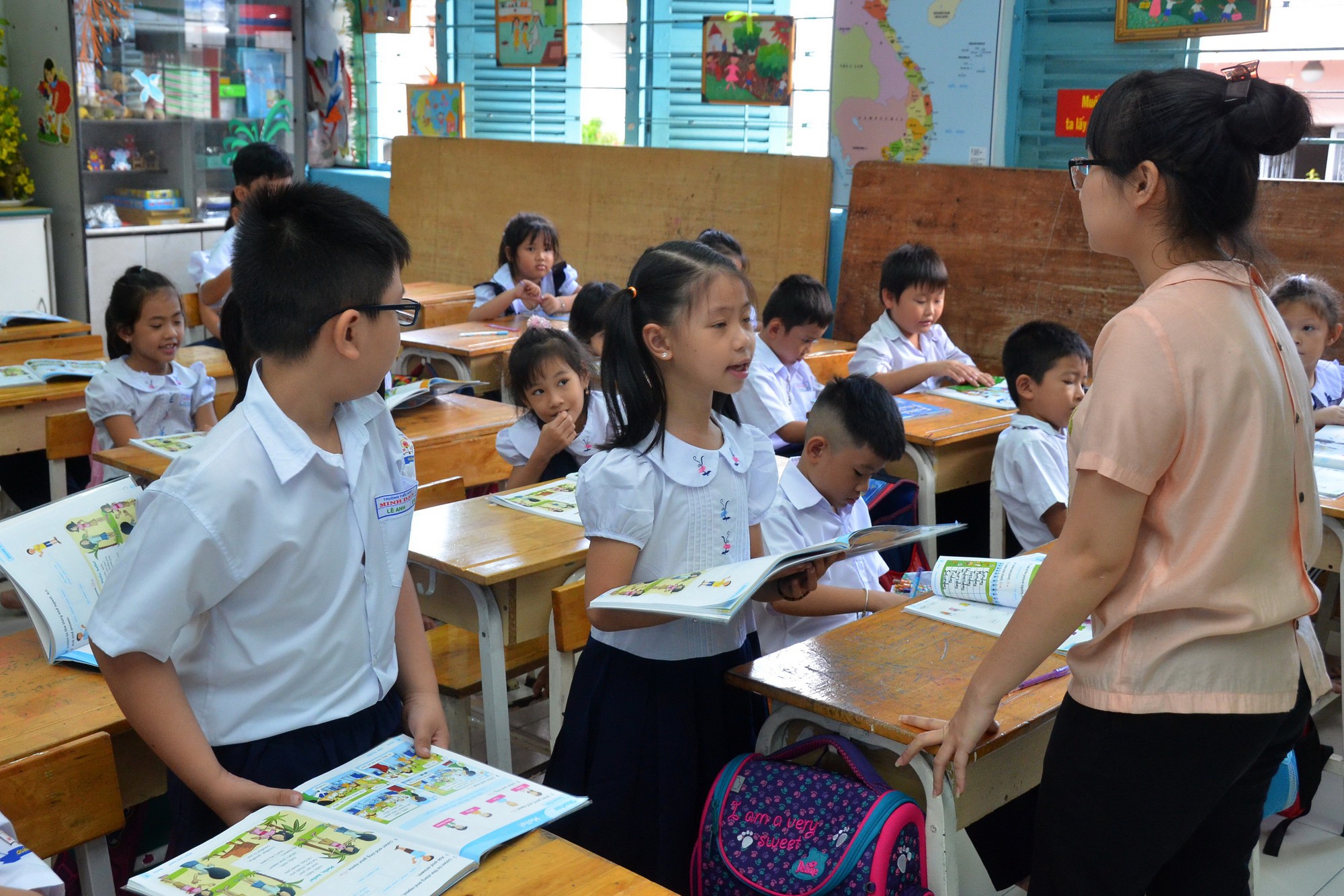 Không đạt chuẩn, giáo viên tiểu học về đâu? - Ảnh 1. Không đạt chuẩn, thầy giáo tiểu học về đâu? - Ảnh 1.