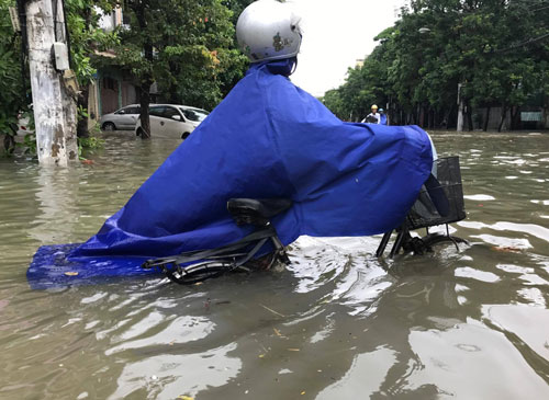 Bắc Trung Bộ khốn đốn vì mưa lũ - Ảnh 1.