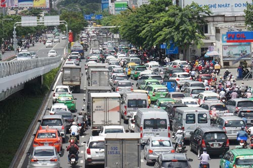 Thêm giải pháp giảm ùn quanh Tân Sơn Nhất - Ảnh 1.