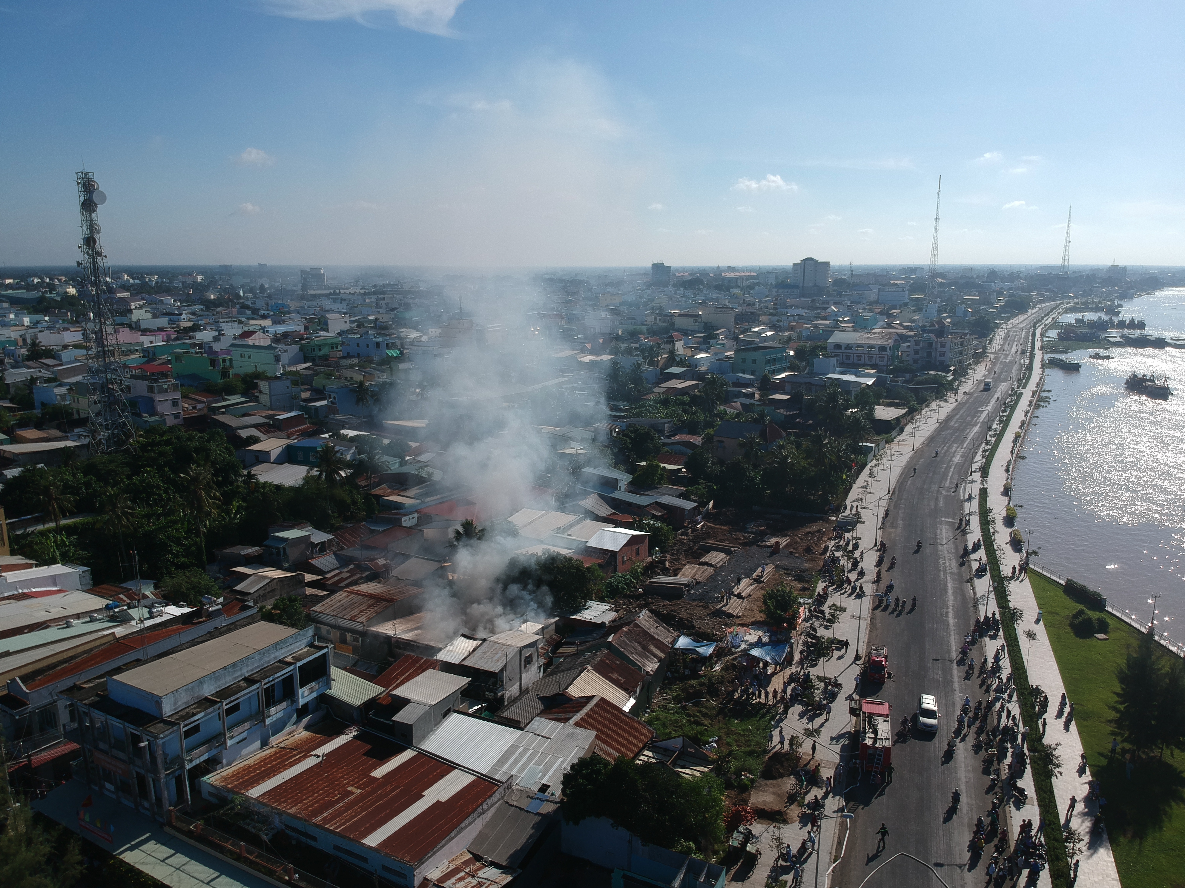 Cháy gần bến phà Rạch Miễu cũ - Ảnh 4.