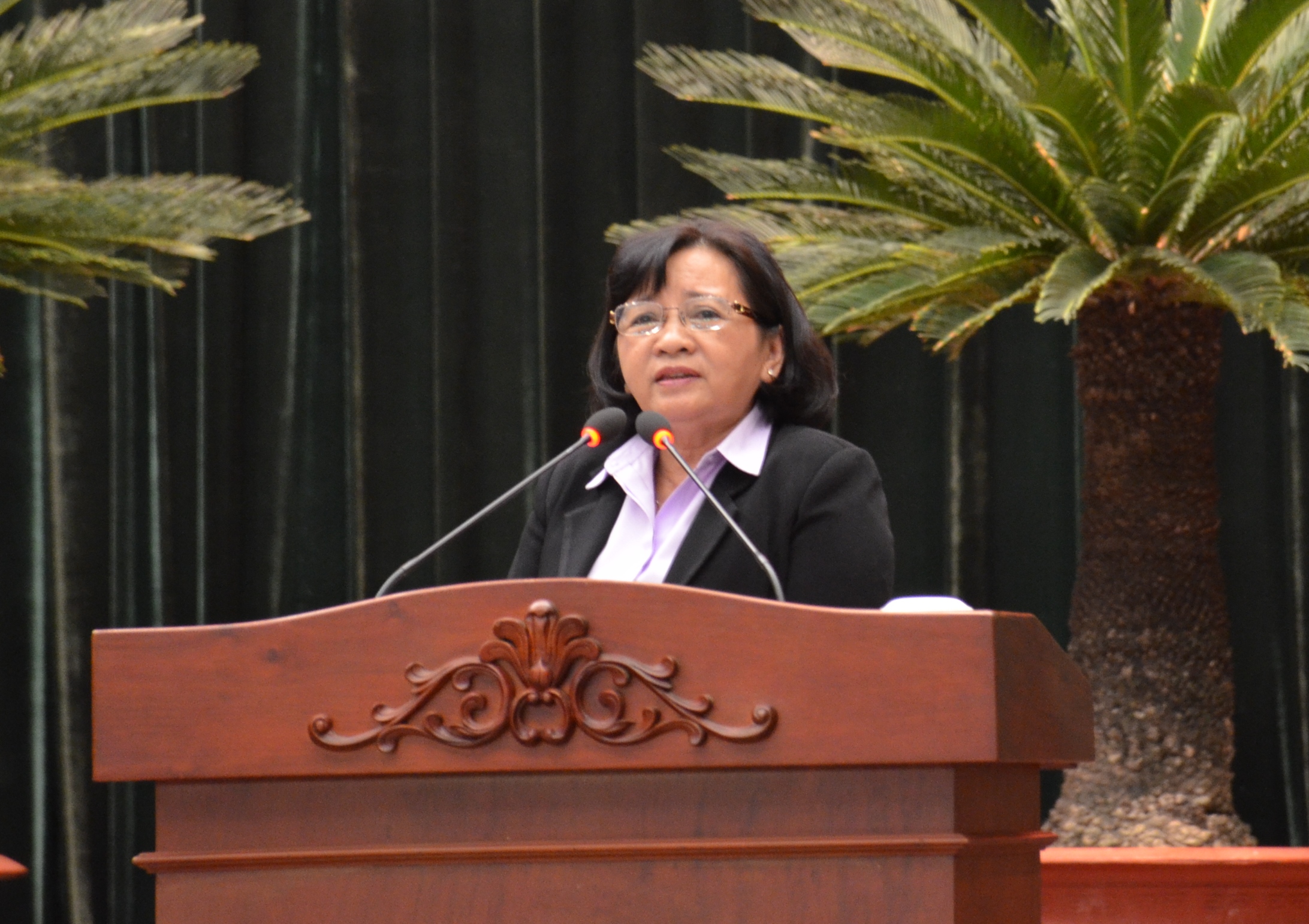 Rất đau khi dân còn nghèo mà cán bộ thì xây biệt phủ - Ảnh 1. Rất đau khi dân còn nghèo mà cán bộ thì xây biệt phủ - Ảnh 1.