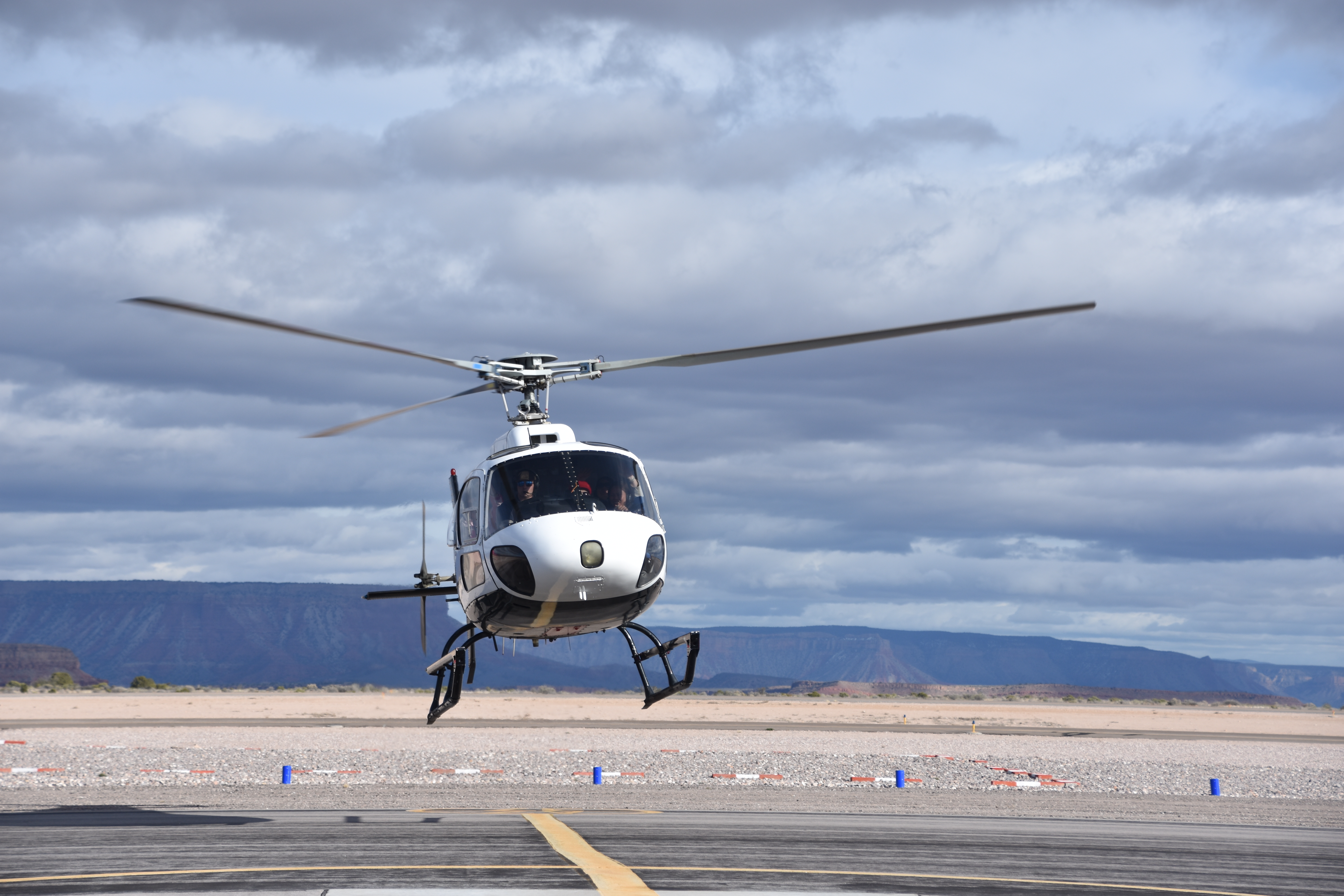 Một lần trong đời làm đại bàng dưới Đại Vực! - Ảnh 14. Một lần trong đời làm đại bàng dưới Đại Vực! - Ảnh 14.