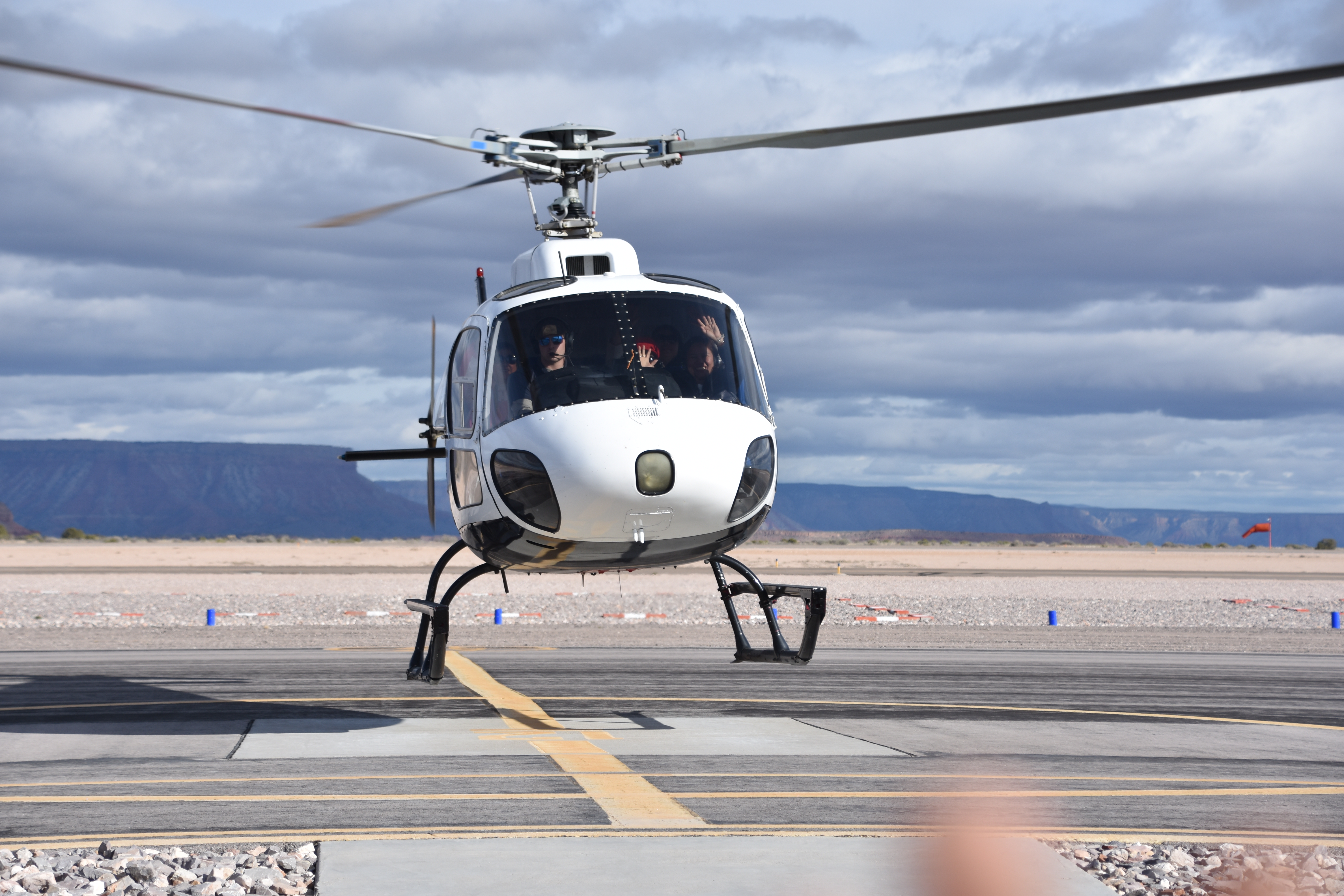 Một lần trong đời làm đại bàng dưới Đại Vực! - Ảnh 13. Một lần trong đời làm đại bàng dưới Đại Vực! - Ảnh 13.