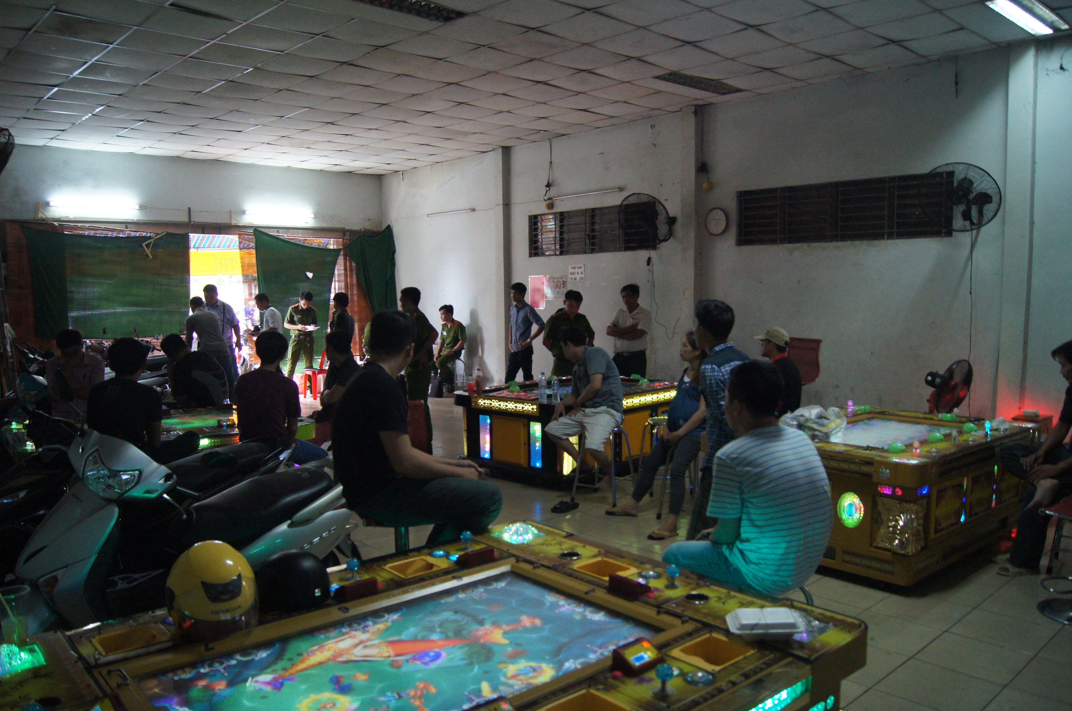 Đang thắng game bắn c&aacute; 10 triệu đồng, bị c&ocirc;ng an bắt - Ảnh 1.