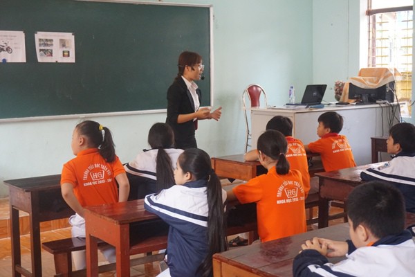 Học sinh vùng cao hò la với robot, thử nghiệm khoa học - Ảnh 10. Học sinh vùng cao hò hét với robot, thí nghiệm khoa học - công nghệ - Ảnh 10.