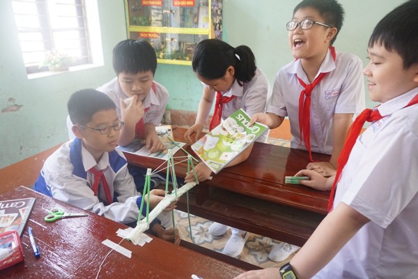 Học sinh vùng cao la hét với robot, thử nghiệm khoa học - Ảnh 21. Học sinh vùng cao la hét với robot, thí nghiệm khoa học - Ảnh 21.