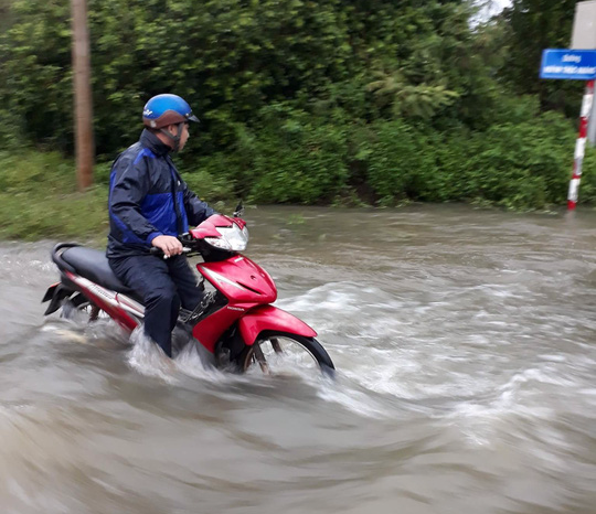 Áp thấp tiến vào, Côn Đảo bị ngập trong mưa lớn - Ảnh 5.