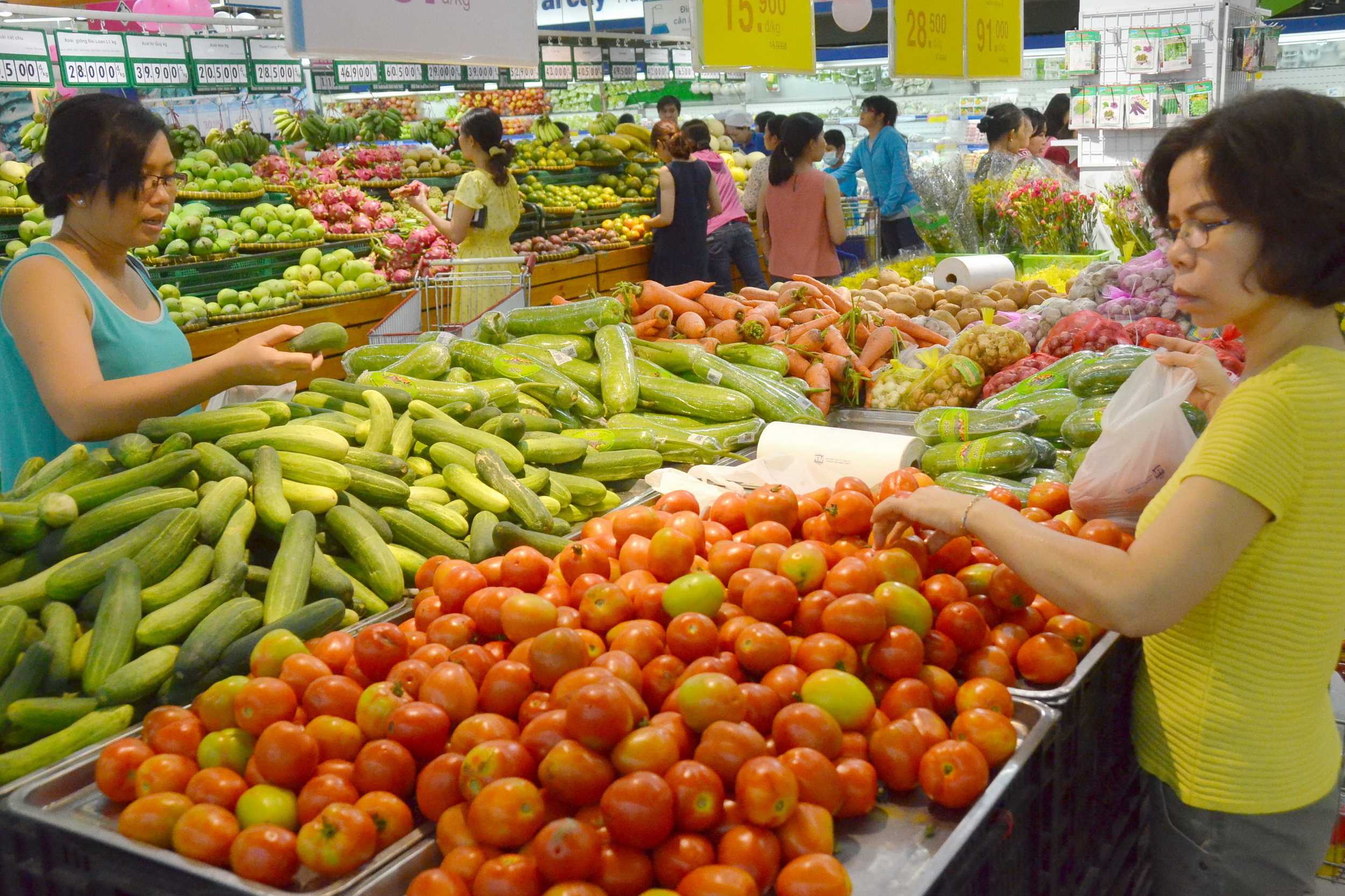 Tăng thuế GTGT sẽ nới rộng khoảng cách giàu nghèo - Ảnh 1. Tăng thuế GTGT sẽ nới rộng khoảng cách giàu nghèo - Ảnh 1.