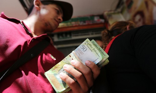 Lạm phát Venezuela vượt 4.000% - Ảnh 1.