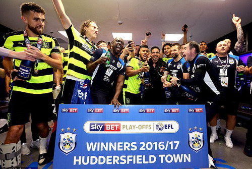 Huddersfield Town thăng hạng sau trận cầu nghìn tỉ - Ảnh 10.