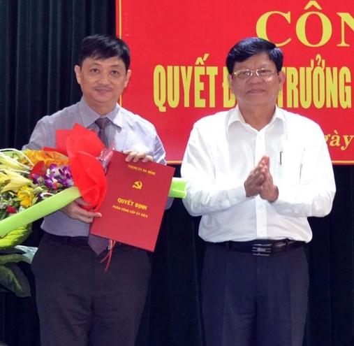 
Ông Đặng Việt Dũng (trái) điều động giữ chức Trưởng ban Tuyên giáo Thành ủy Đà Nẵng

