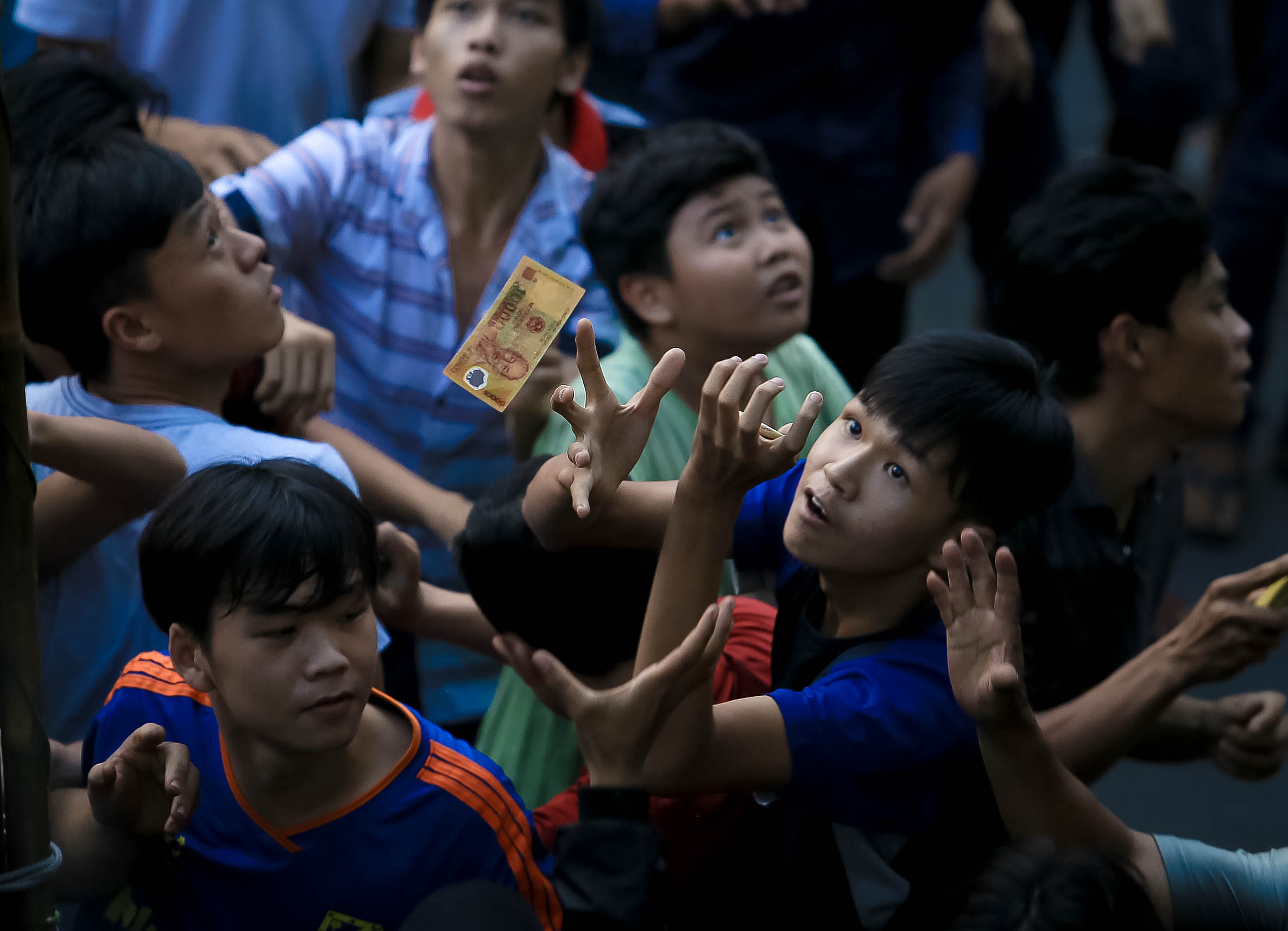 Hàng trăm người náo loạn giật cô hồn ngày rằm tháng 7 - Ảnh 13.