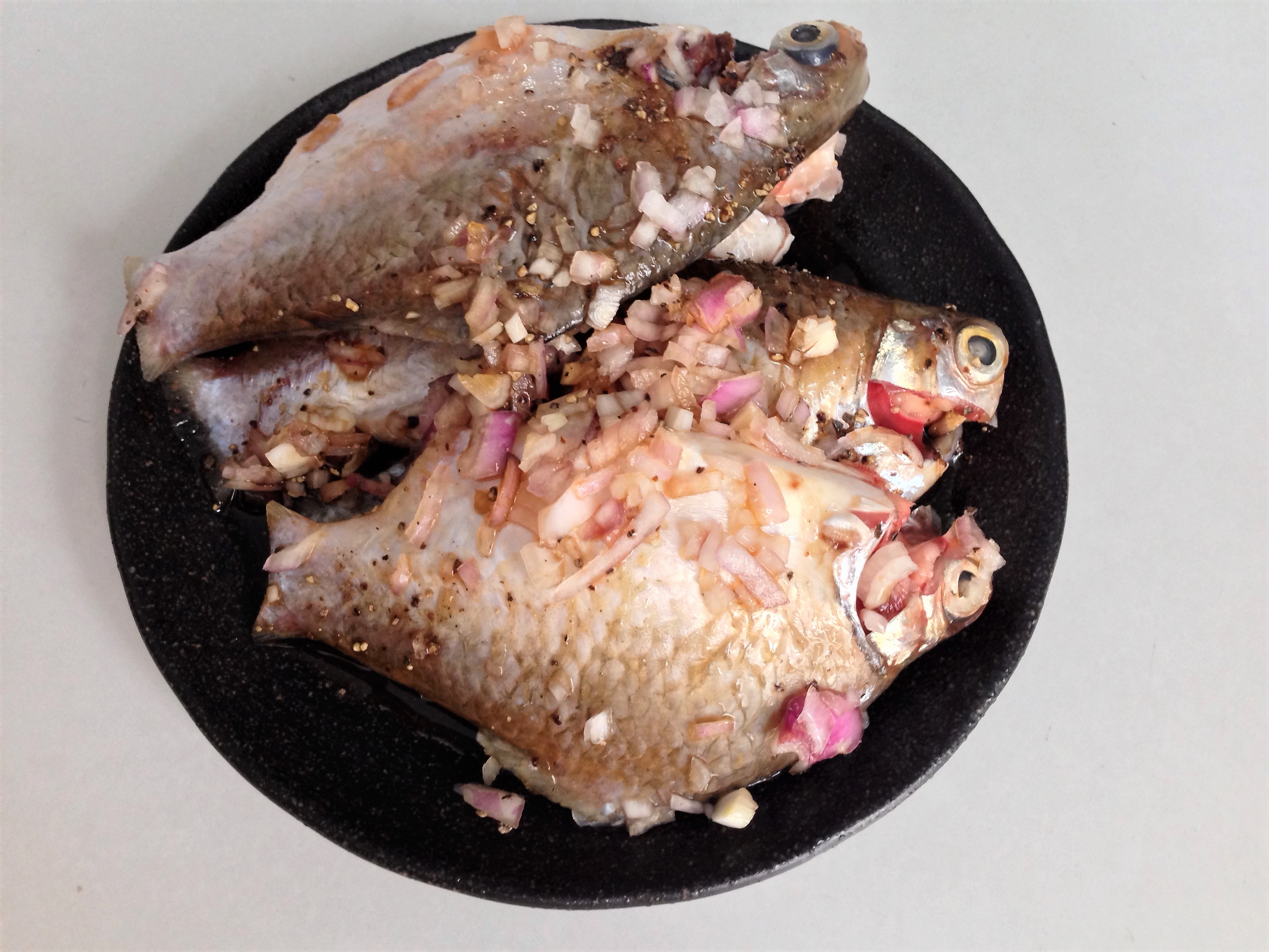  Cá dảnh là loài cá có nhiều xương, lại rẻ tiền 