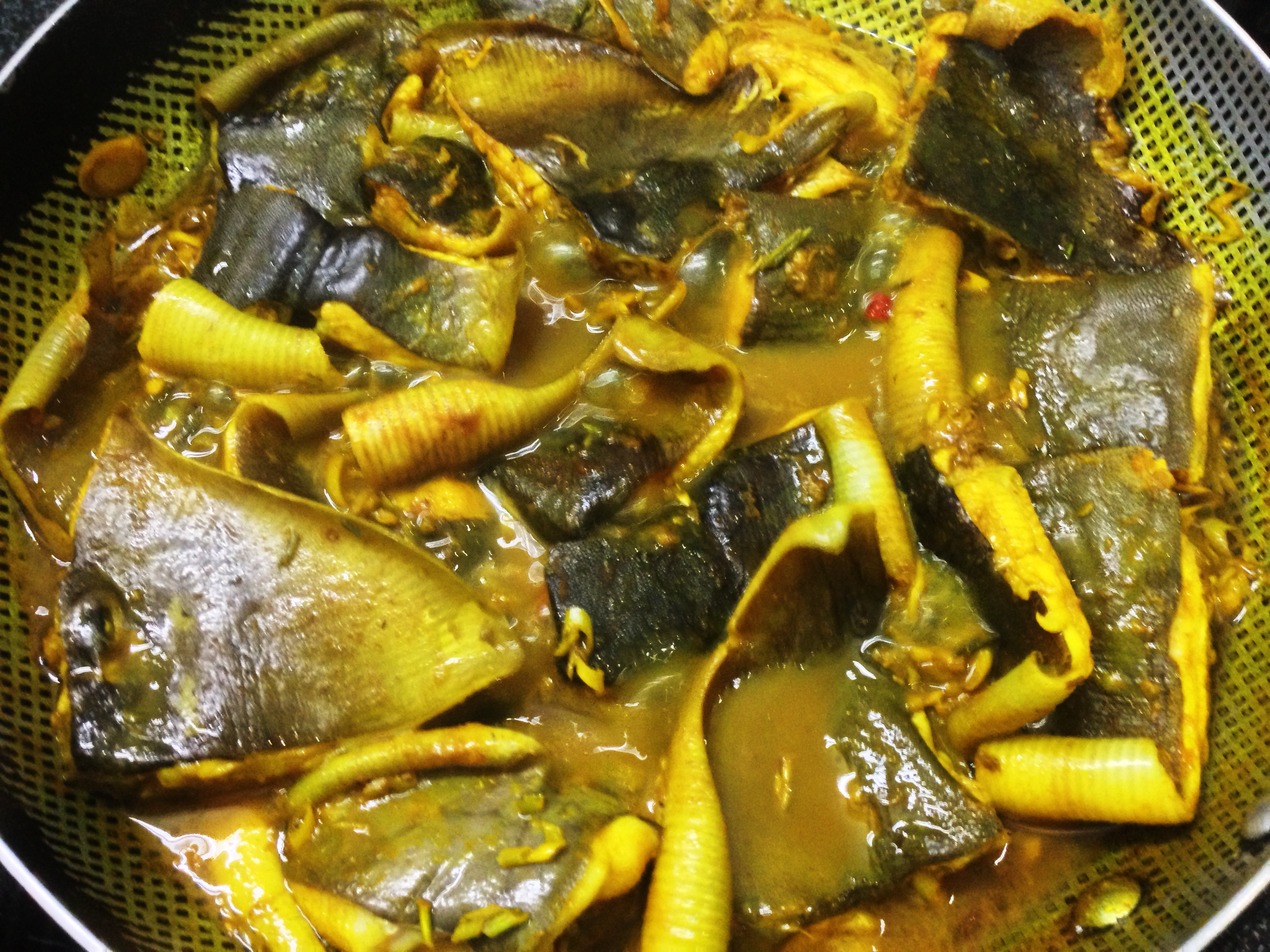  Xào thịt cá trên lửa nhỏ 