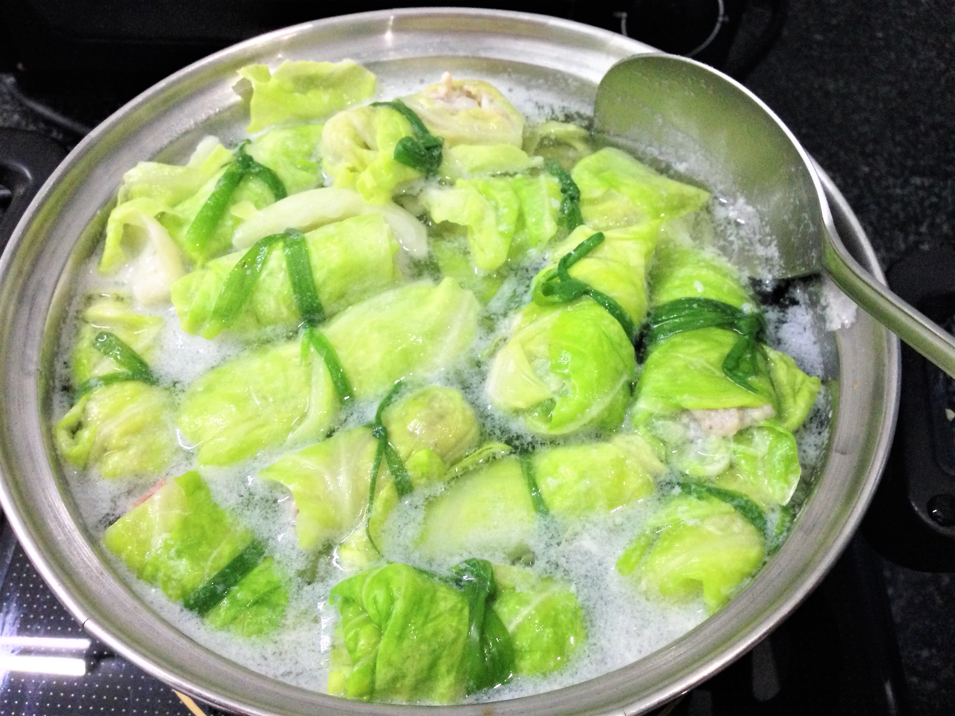  Khi nấu canh phải chịu khó vớt bọt để nước dùng được trong 