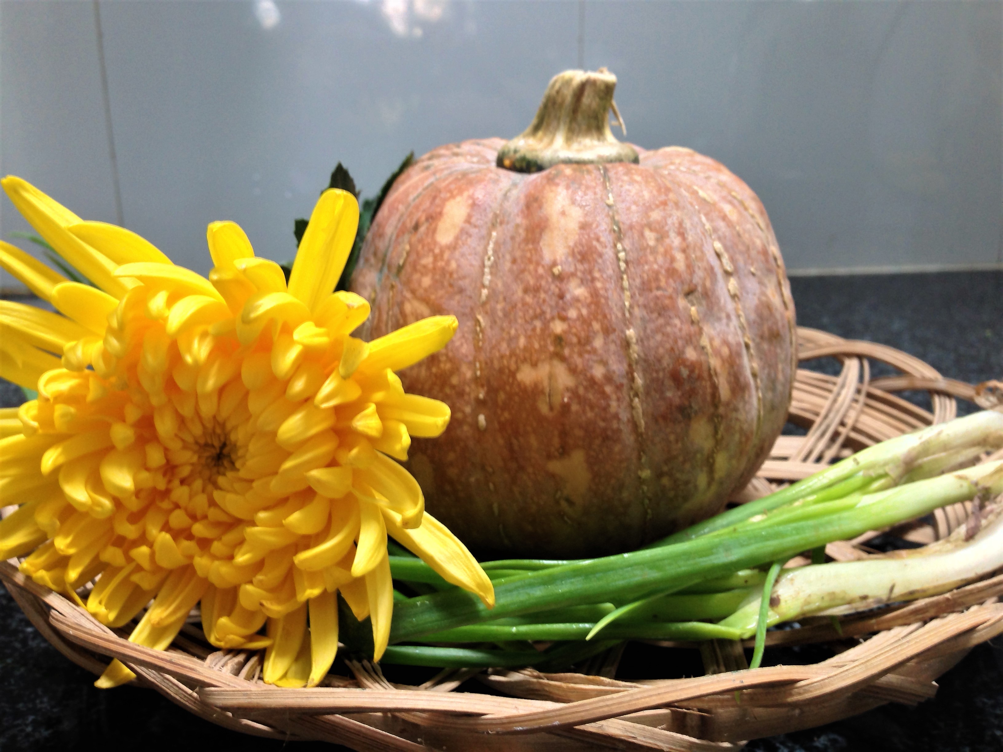 Chân giò hầm bí đỏ: Đơn giản lại ngon cơm - Ảnh 3. Chân giò hầm bí đỏ: Đơn giản lại ngon cơm - Ảnh 3.