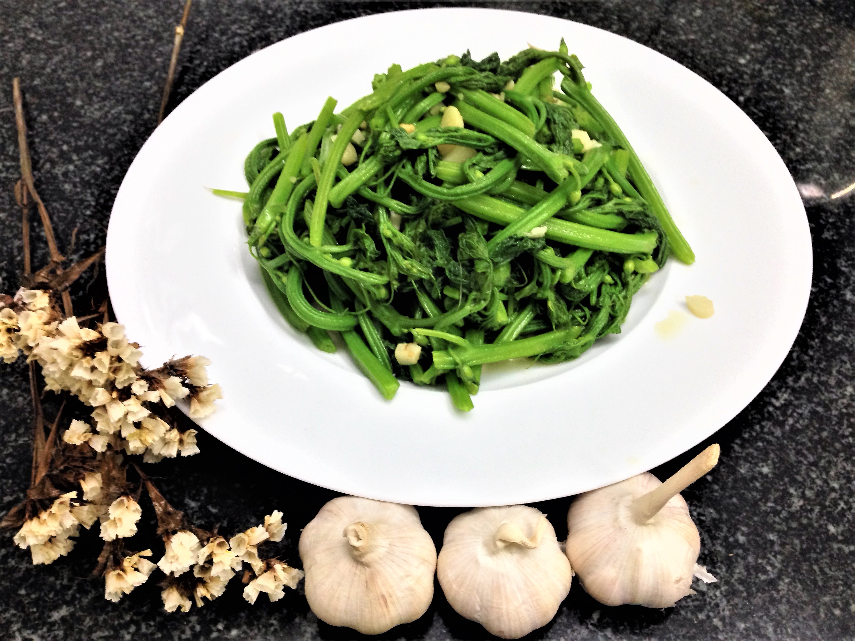 Ngày mưa nhớ đọt bầu xào tỏi - Ảnh 6.