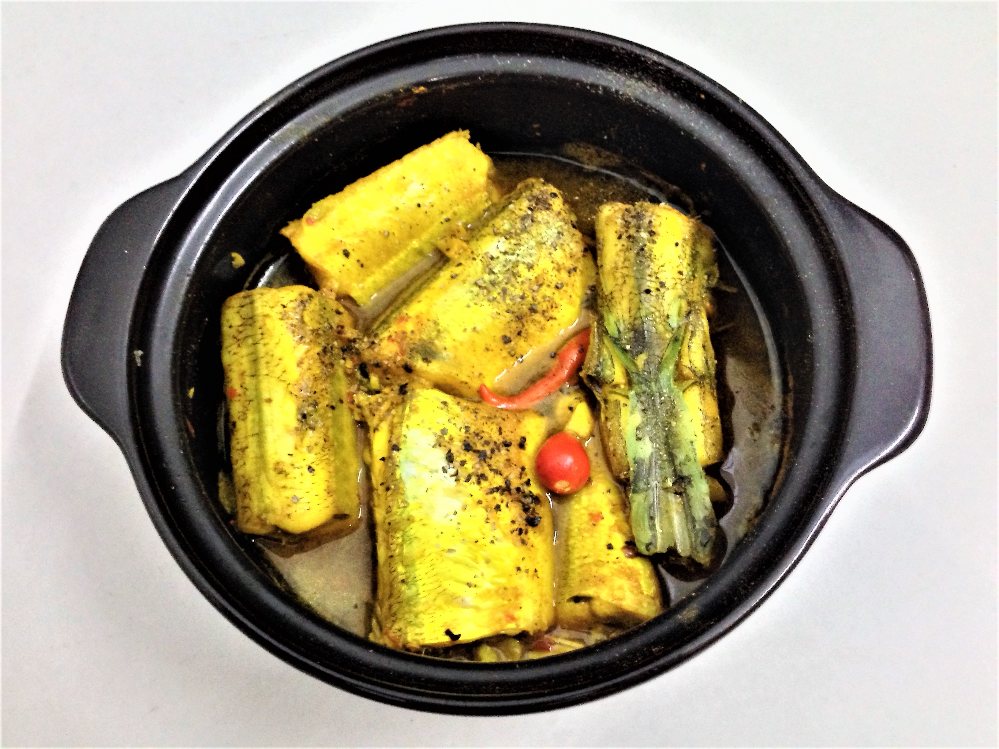 Ngon lắm ai ơi cá xương xanh kho nghệ - Ảnh 1.