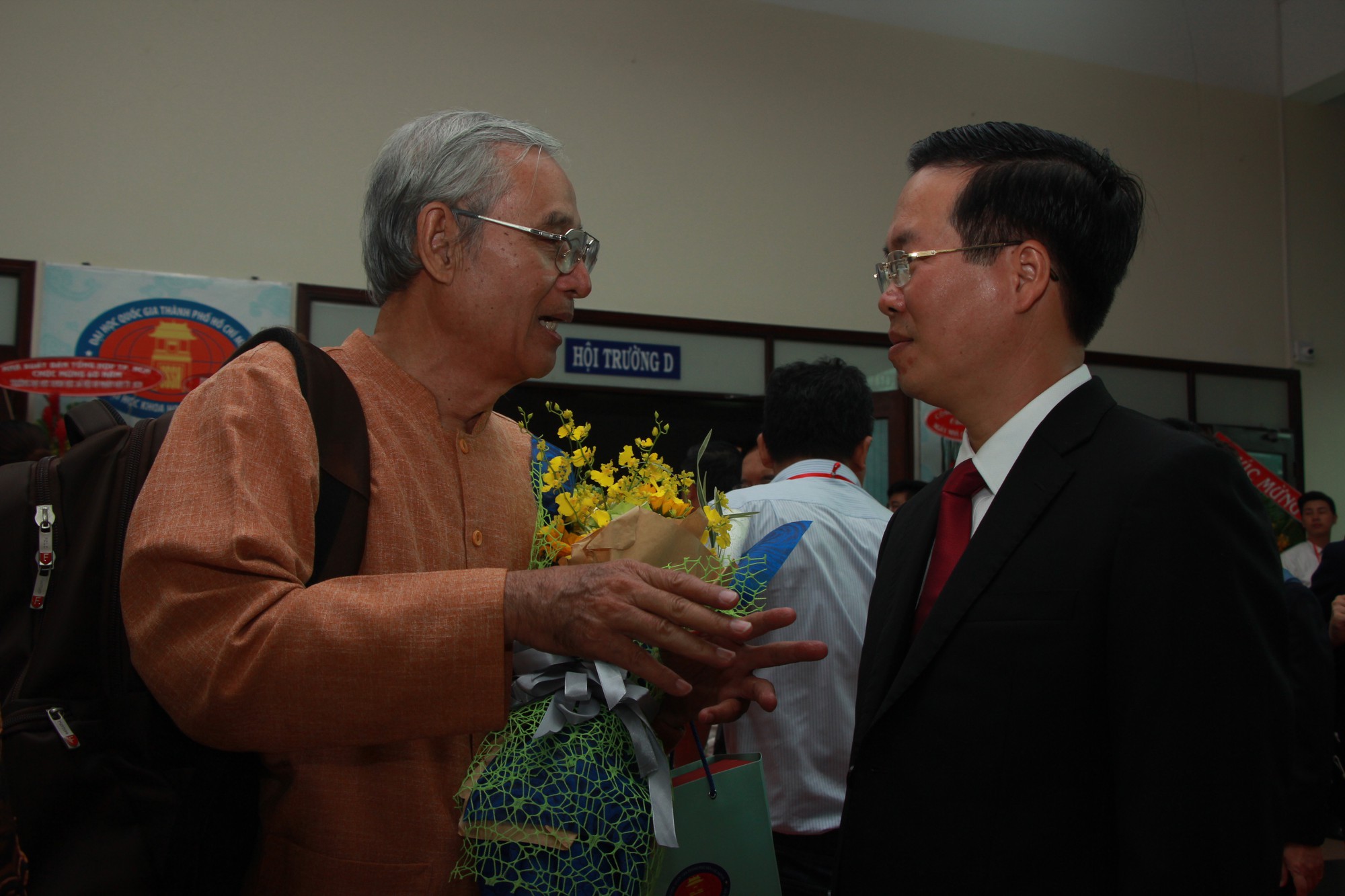 Nhiều thế hệ tập kết về trường đại học khoa học - công nghệ Xã hội và nhân văn tp sài gòn - Ảnh 1. Nhiều thế hệ xôm tụ về trường đh khoa học - công nghệ Xã hội và nhân văn thành phố hcm - Ảnh 1.