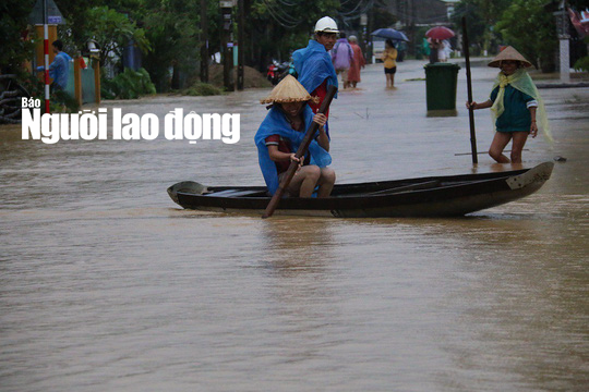 Lũ Quảng Ngãi vượt đỉnh lịch sử, Quảng Nam thêm 7 người chết - Ảnh 3.