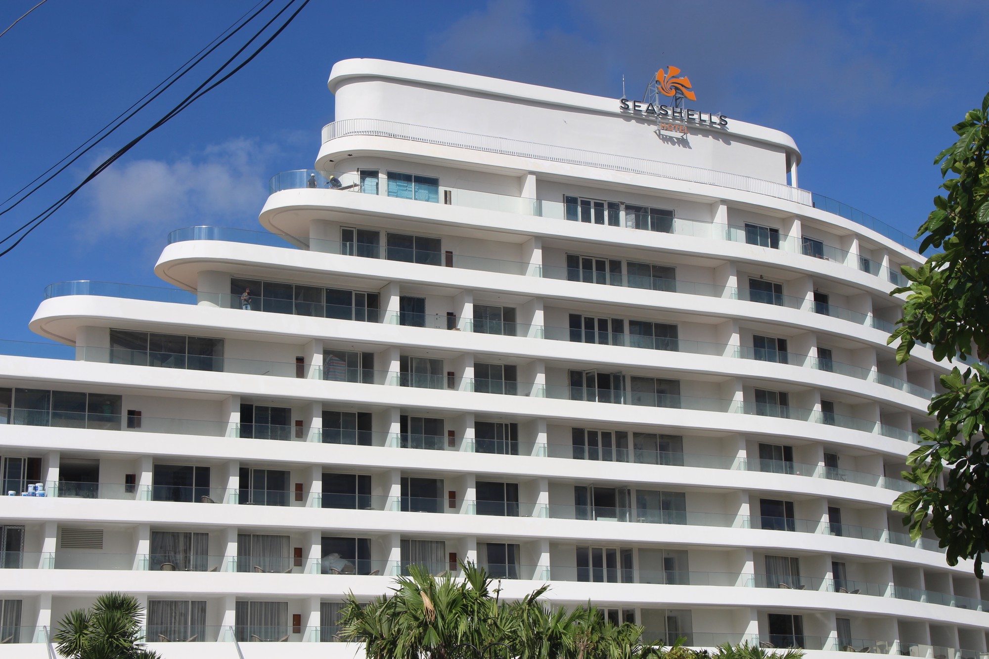 VIDEO: Đang đo đạc để “cắt ngọn” khách sạn 5 sao ở Phú Quốc - Ảnh 3.