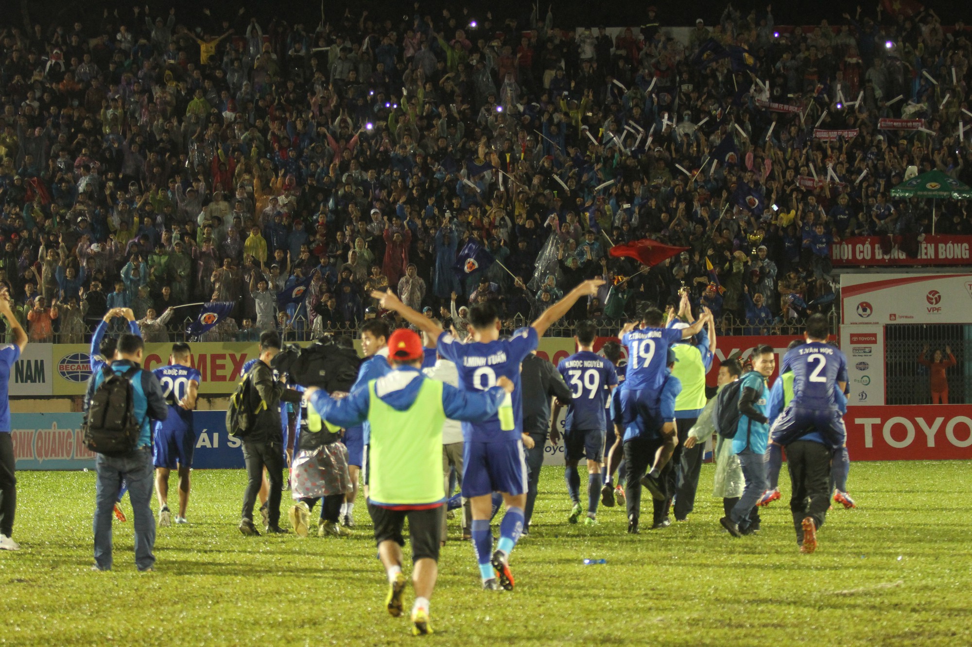 Quảng Nam mở hội trong ngày lên ngôi vương V-League - Ảnh 3.
