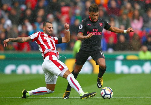 Arsenal thất thủ trước Stoke vì vừa xui vừa lãng phí - Ảnh 2.