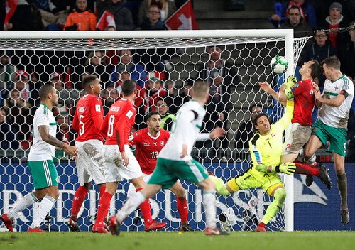 Bắc Ireland khóc hận, Thụy Sĩ đoạt vé dự World Cup - Ảnh 2.