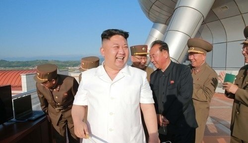 Lo bị ám sát, ông Kim Jong-un không dùng xe riêng - Ảnh 1.