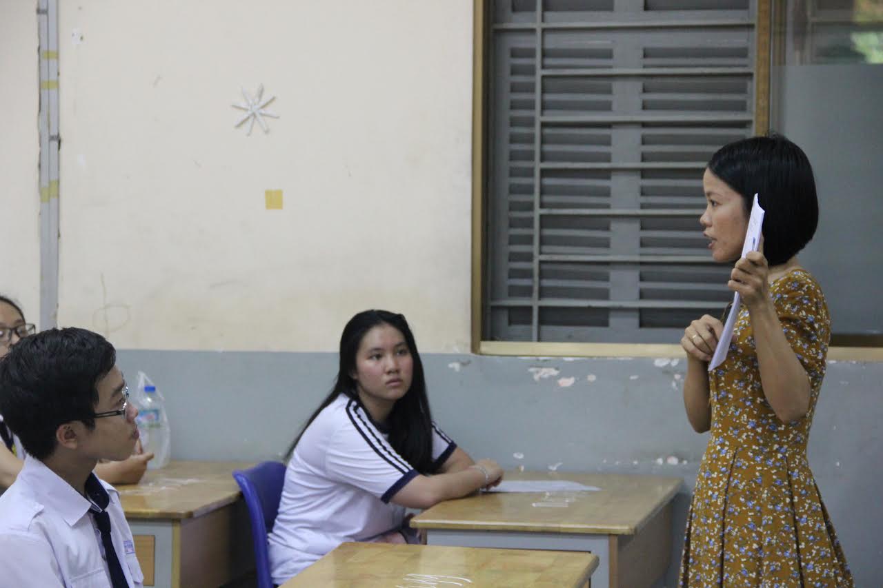 866.000 sĩ tử làm thủ tục dự ở 2.300 điểm thi - Ảnh 5.