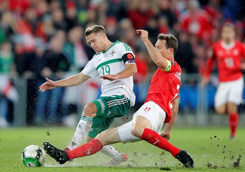 Bắc Ireland khóc hận, Thụy Sĩ đoạt vé dự World Cup - Ảnh 3.